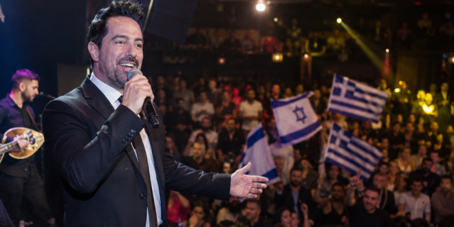 מאקיס דימאקיס חוזר לישראל ויוביל את המופע היווני הראשון בארץ מאז פרוץ המלחמה